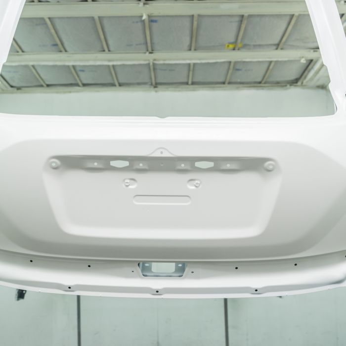 Pieza de automóvil pintada en la fabricación de automóviles 