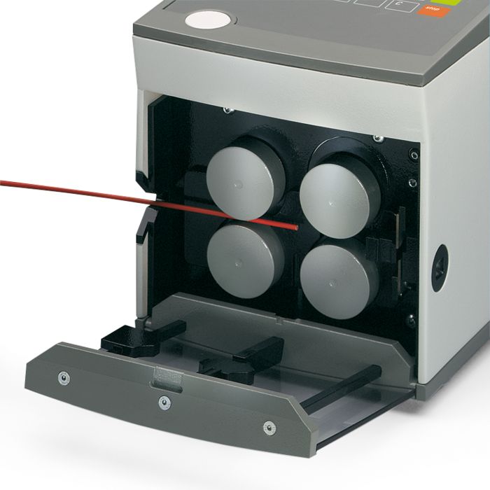 Automatic cutting device