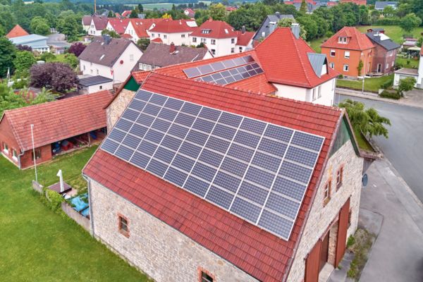 PV-dakinstallatie op een woonhuis