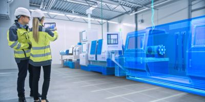 タブレットで表示された産業用PCおよびHMI