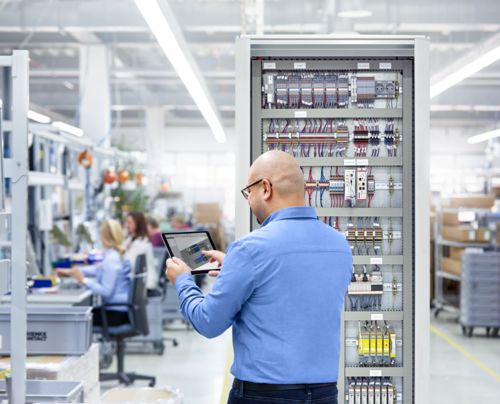 Data consistency instead of media discontinuities