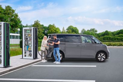 HPC-laadpaal voor elektromobiliteit met geïntegreerde elektronicabehuizingen 