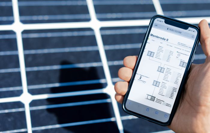 EZA-Regler einzigartig im Einsatz vor Solarpanel
