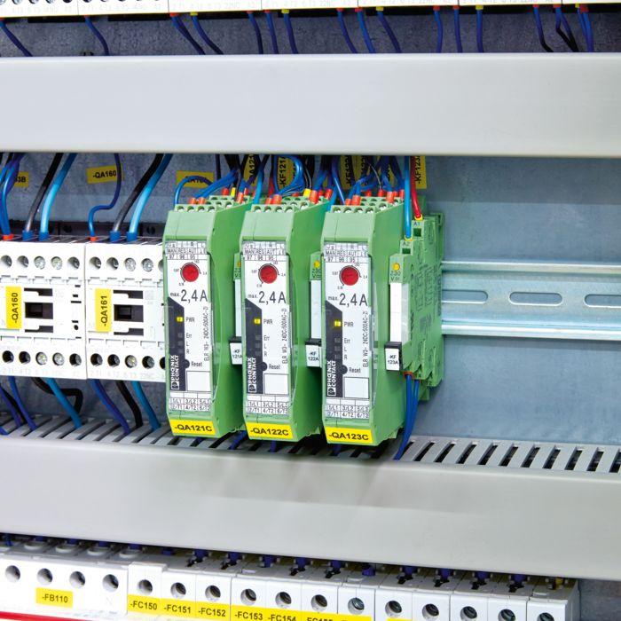 Hybrid motor starters in the control cabinet of a Hengst SE & Co. KG assembly plant 