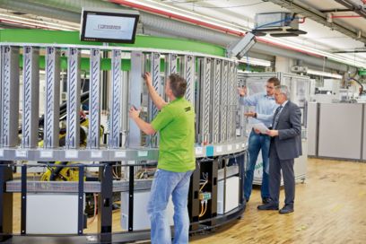 Machine building employees from Phoenix Contact