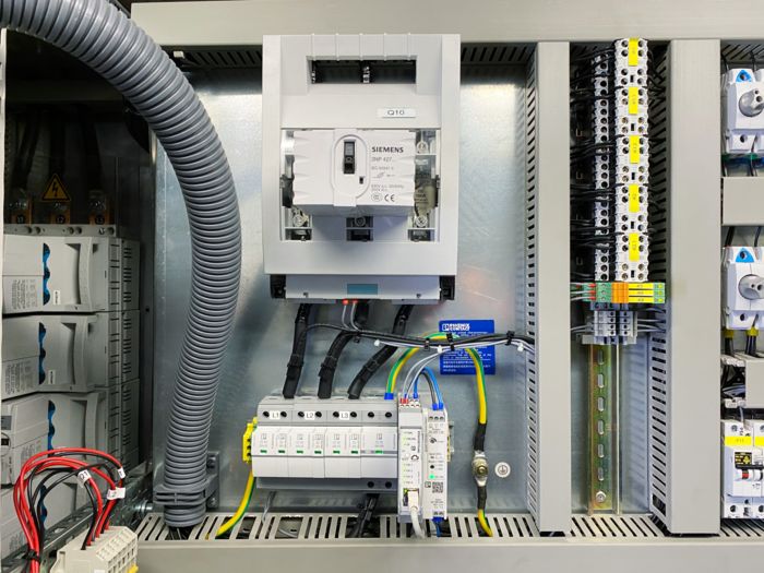 ImpulseCheck monitors type 1+2 special surge protective device in the main distribution