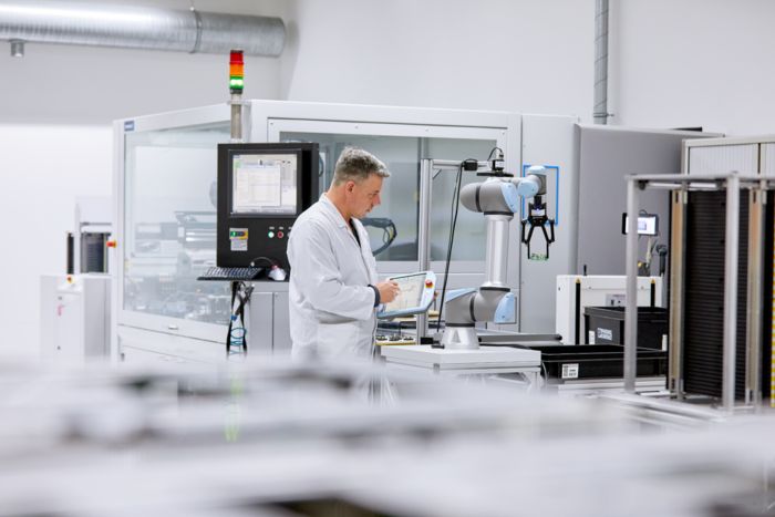 Mechanical adjustments of electronic housings