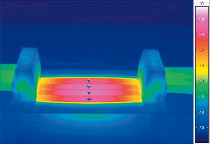 Imágenes termográficas de una borna para placa de circuito impreso