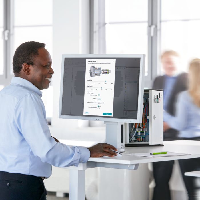 Person working on a PC with the clipx ENGINEER engineering software, the simplified approach to planning