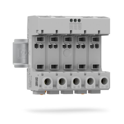 Elemento base di protezione contro le sovratensioni vuoto per proteggere inverter per tre MPP Tracker, montato su una guida DIN