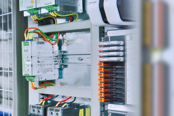 Redundanzmodul im Schaltschrank