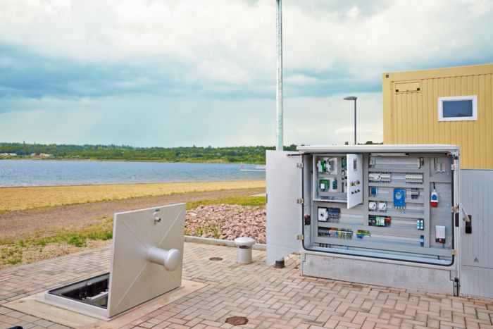 Estación de bombeo de aguas residuales con conexión de telecontrol