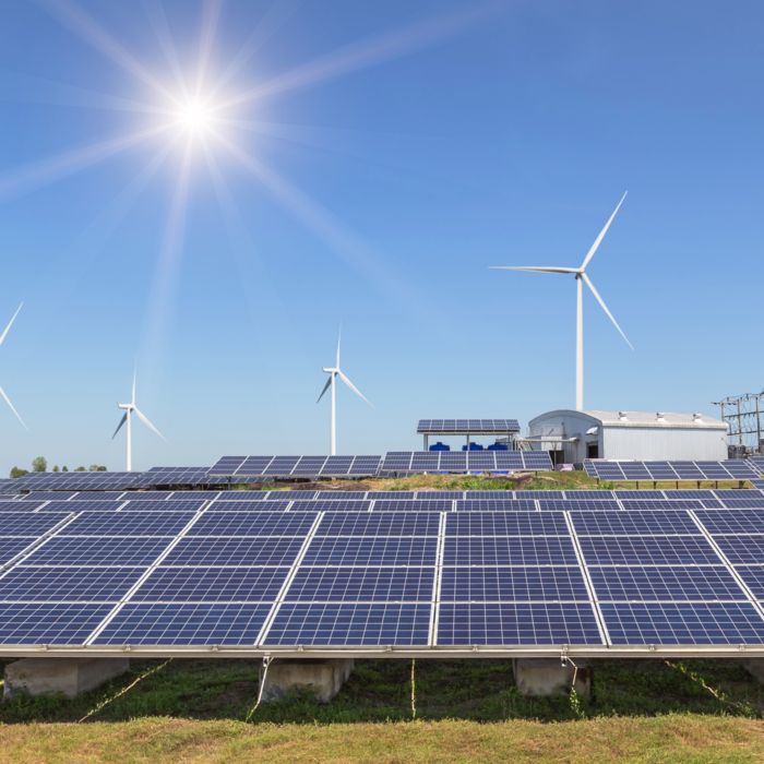 Instalații solare și turbine eoliene
