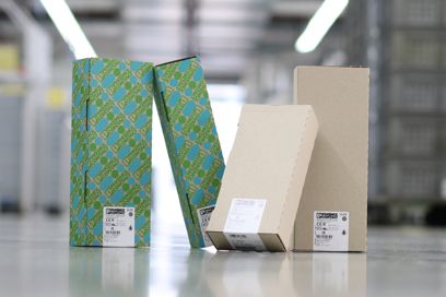 Packaging from Phoenix Contact on the floor of a production hall