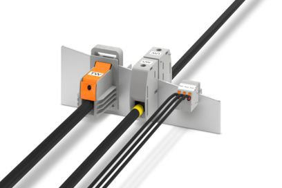 High-current feed-through terminal blocks for high currents through the housing panel